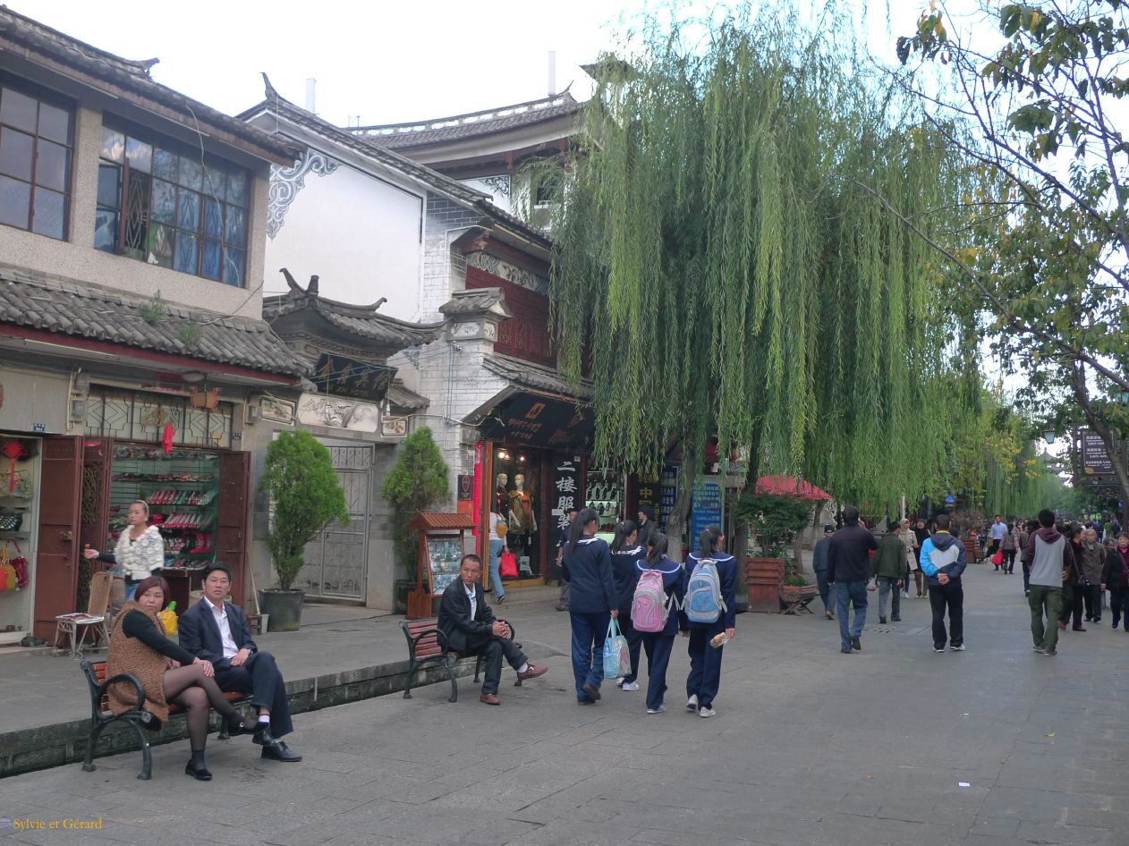 220 Dali la Vieille Ville de nuit