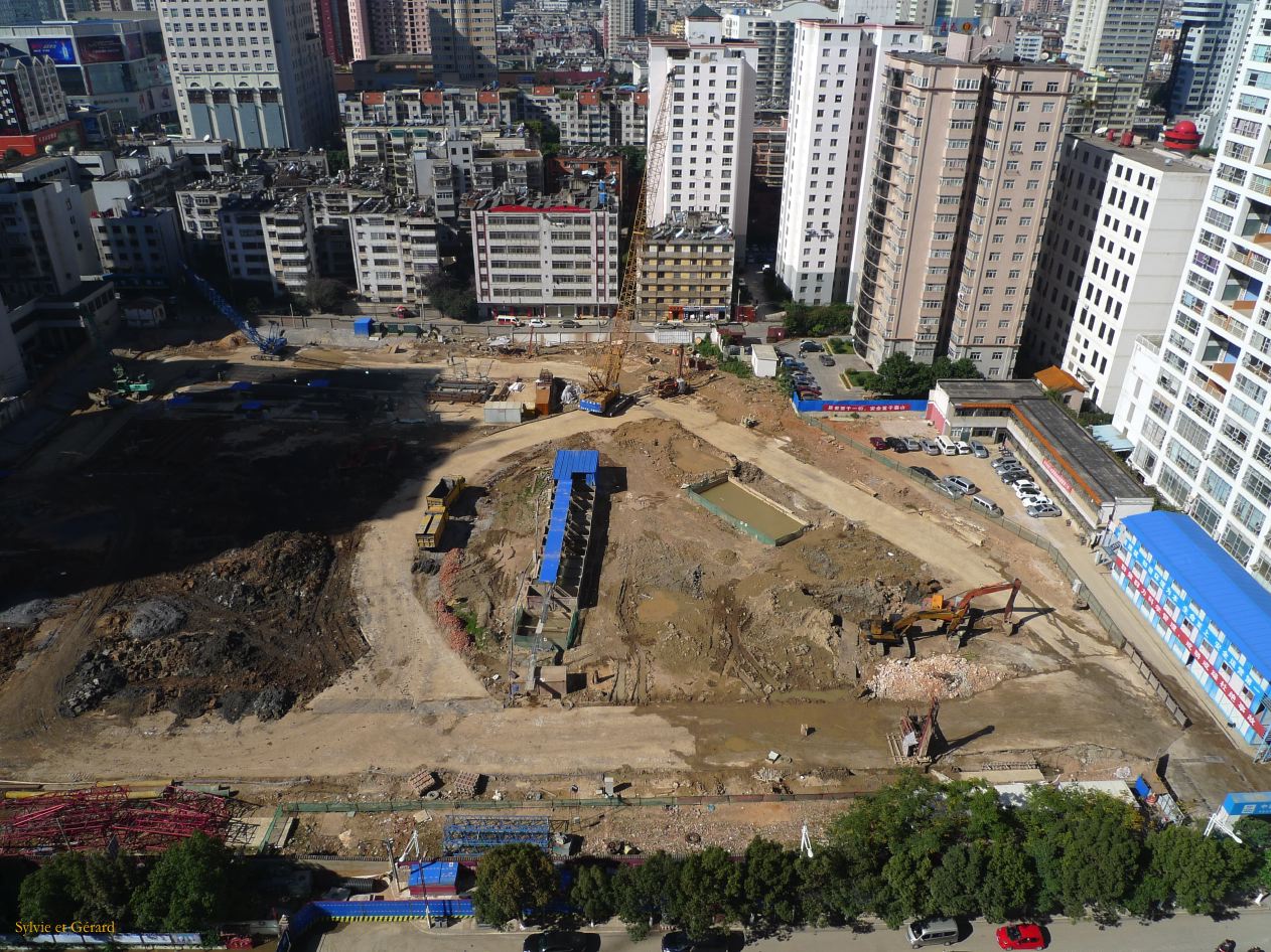 358 Kunming vue de notre chambre sur un chantier ouvert 7j:7 jour et nuit