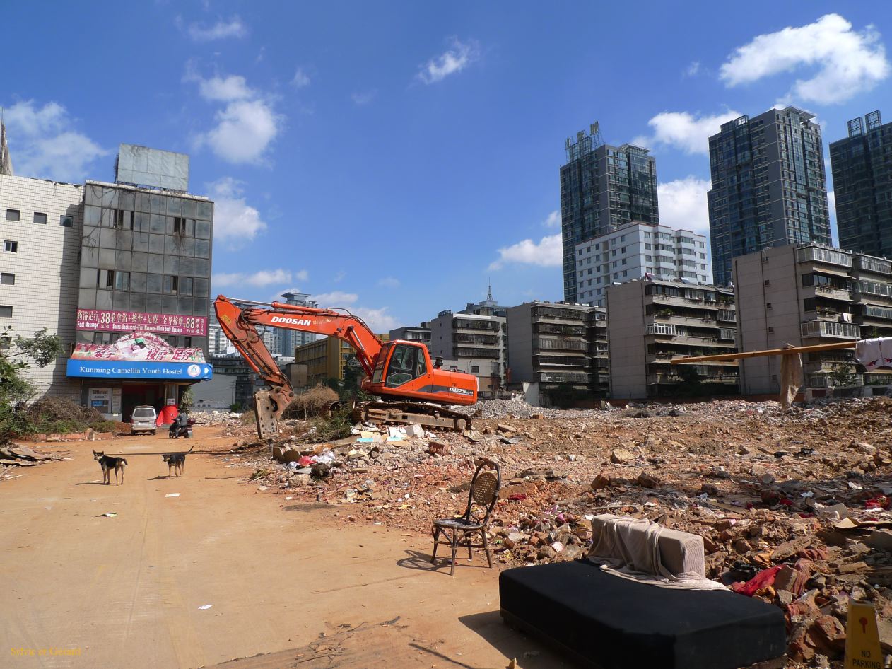 360 Kunming l'ancien hôtel Camélia connu des routards un champs de ruine