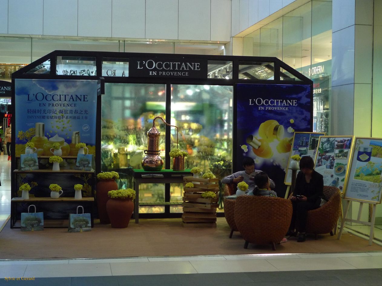 361 Kunming stand l'Occitane en Provence