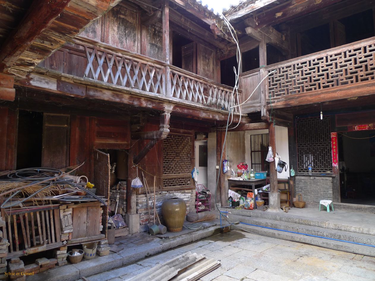 605 Jianshui la résidence de la Famille Zhang les  demeurs sont reliées par des cours intérieures