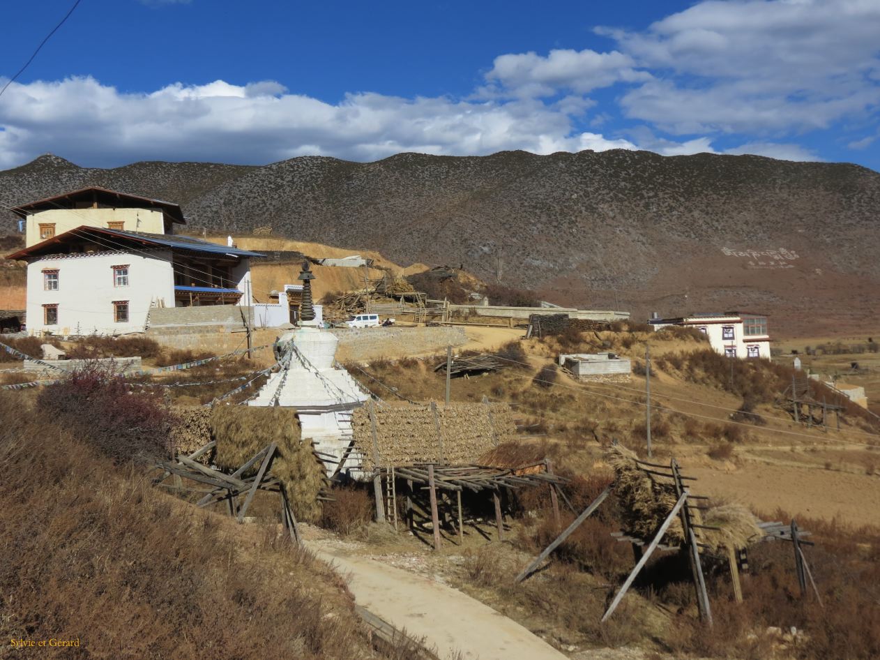 048 Shangri La le monastère Songzanlin et ses environs