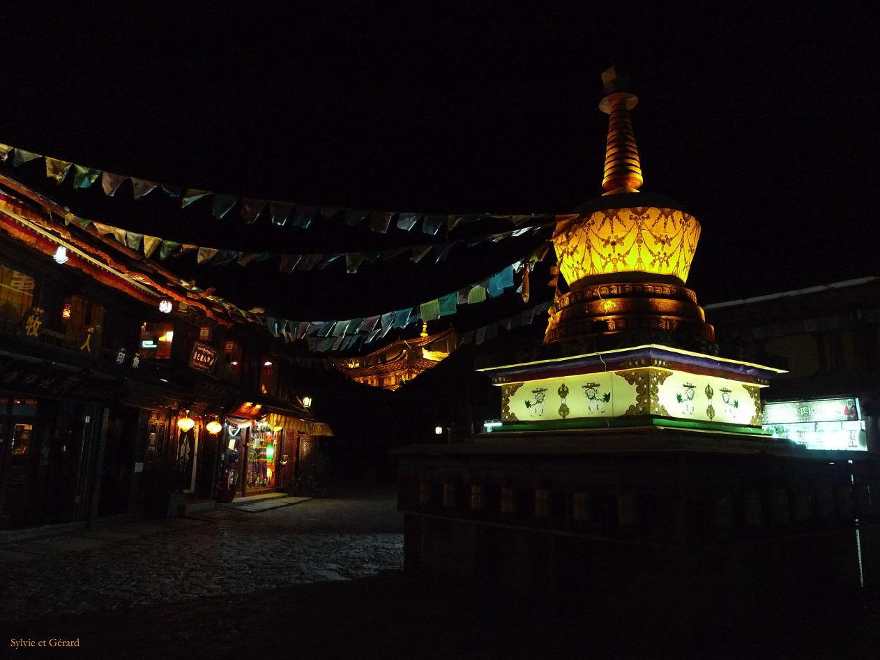 051 Shangri La la Vieille Ville de nuit