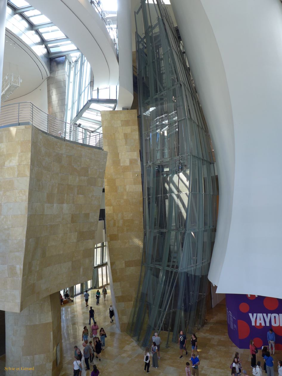 01 Euskadi 12 Bilbao Guggenheim intérieur P1390399
