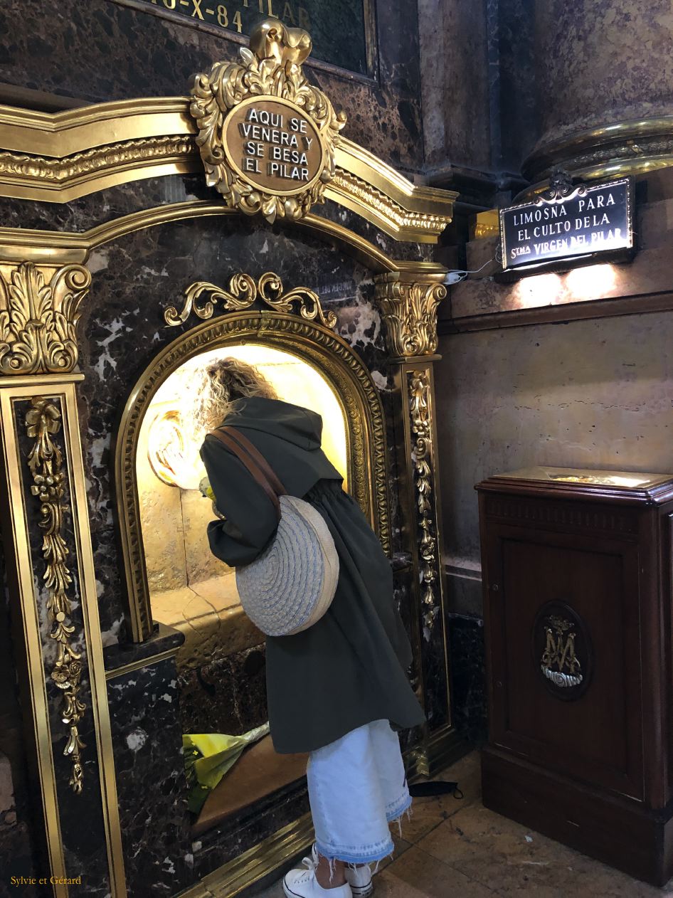12 Aragon 08 Saragosse la Basilique - apparition de la Vierge sir me pilier de la Basilique  IMG_0164