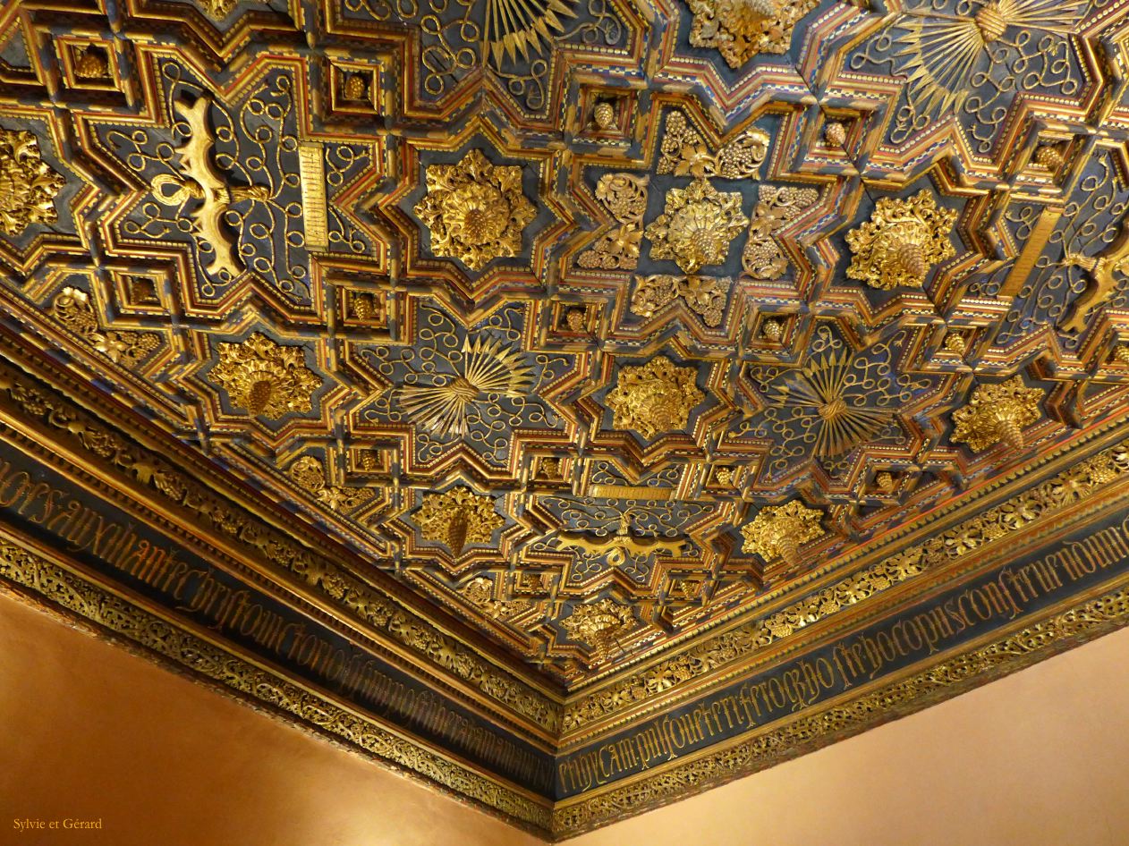 12 Aragon 26 Saragosse Aljaferia plafond du salon des rois  P1420798