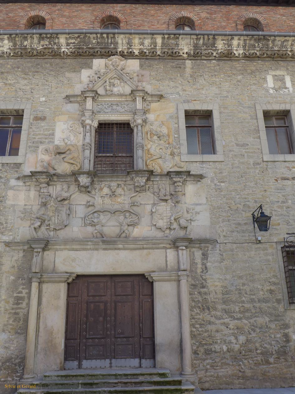 05 Euskadi  21 Vitoria Gasteiz Palacio Escoriaza- Esquivel et muraille médiévale P1390632