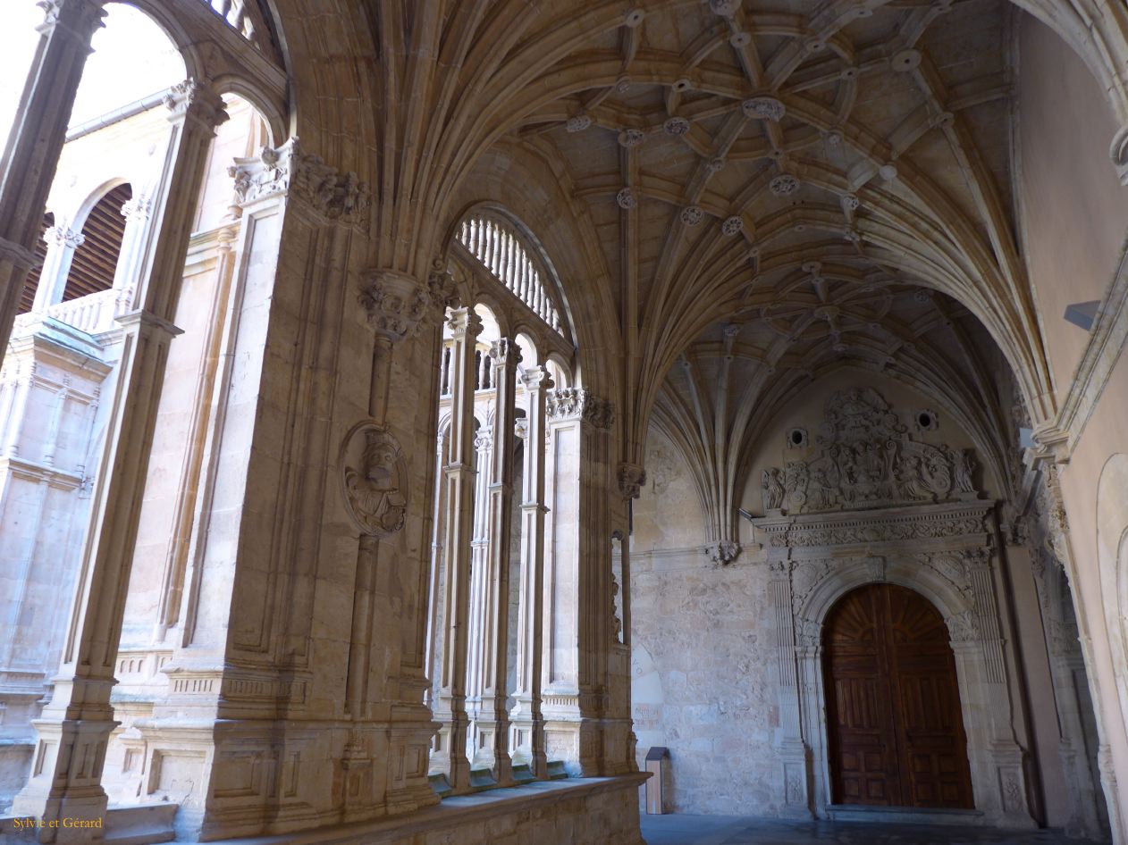 05 Castille et Leon 47 Salamanque Convento de San Esteban le cloître  P1410112
