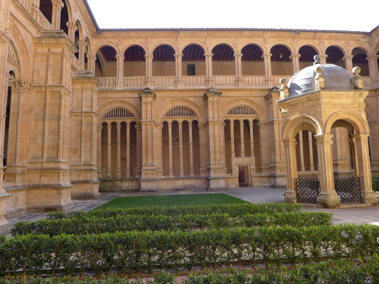 05 Castille et Leon 48 Salamanque Convento de San Esteban le cloître  P1410121