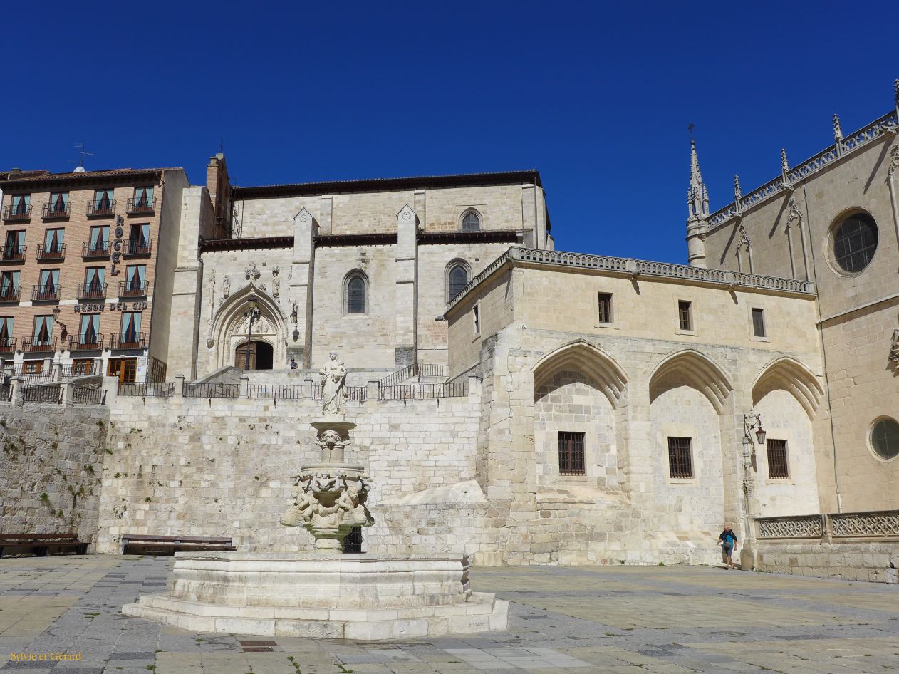 01 Castille et Leon 14 Burgos Plaza Santa Maria P1400028
