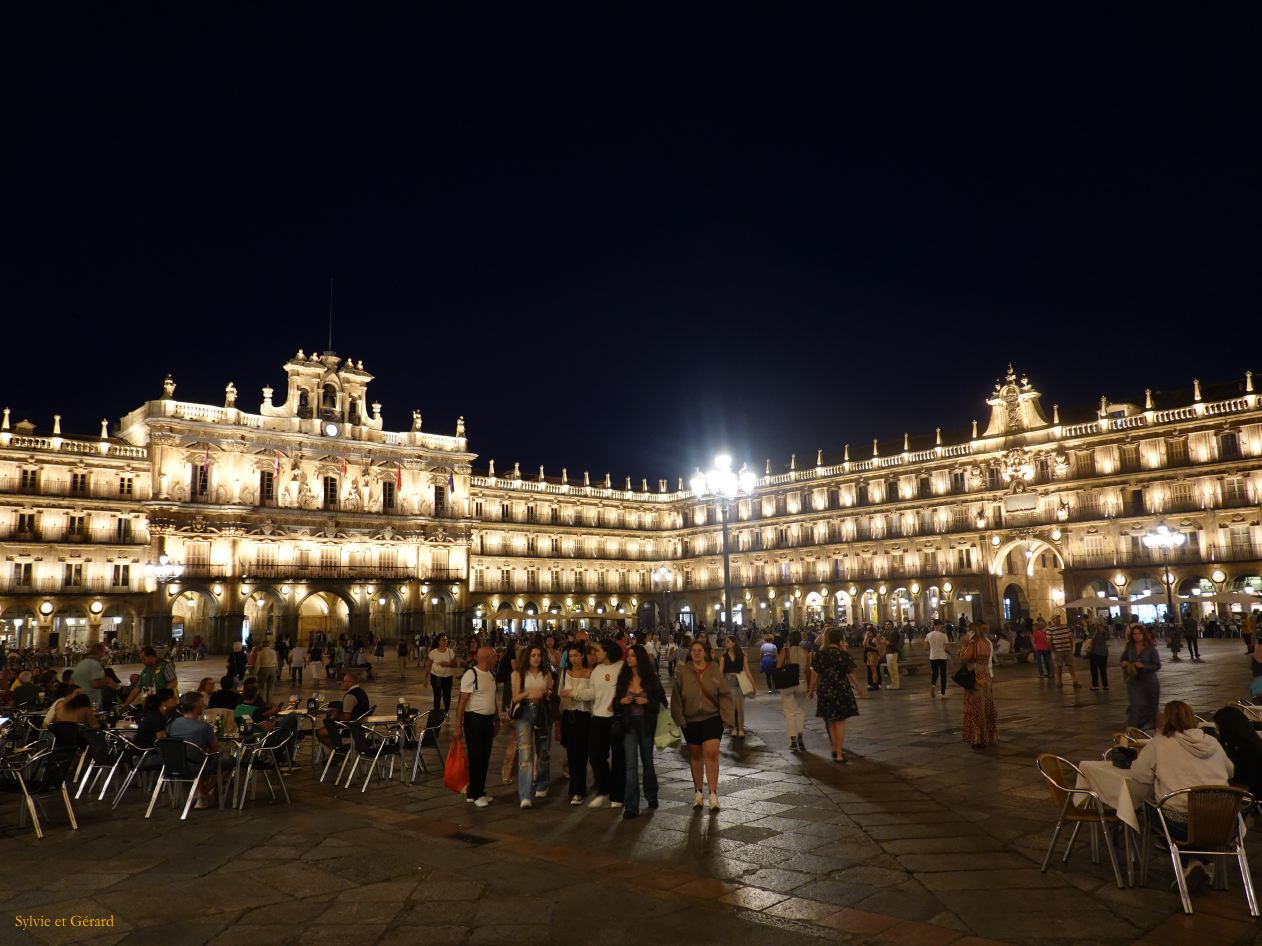 05 Castille et Leon 84 Salamanque Plaza Mayor DSC01308
