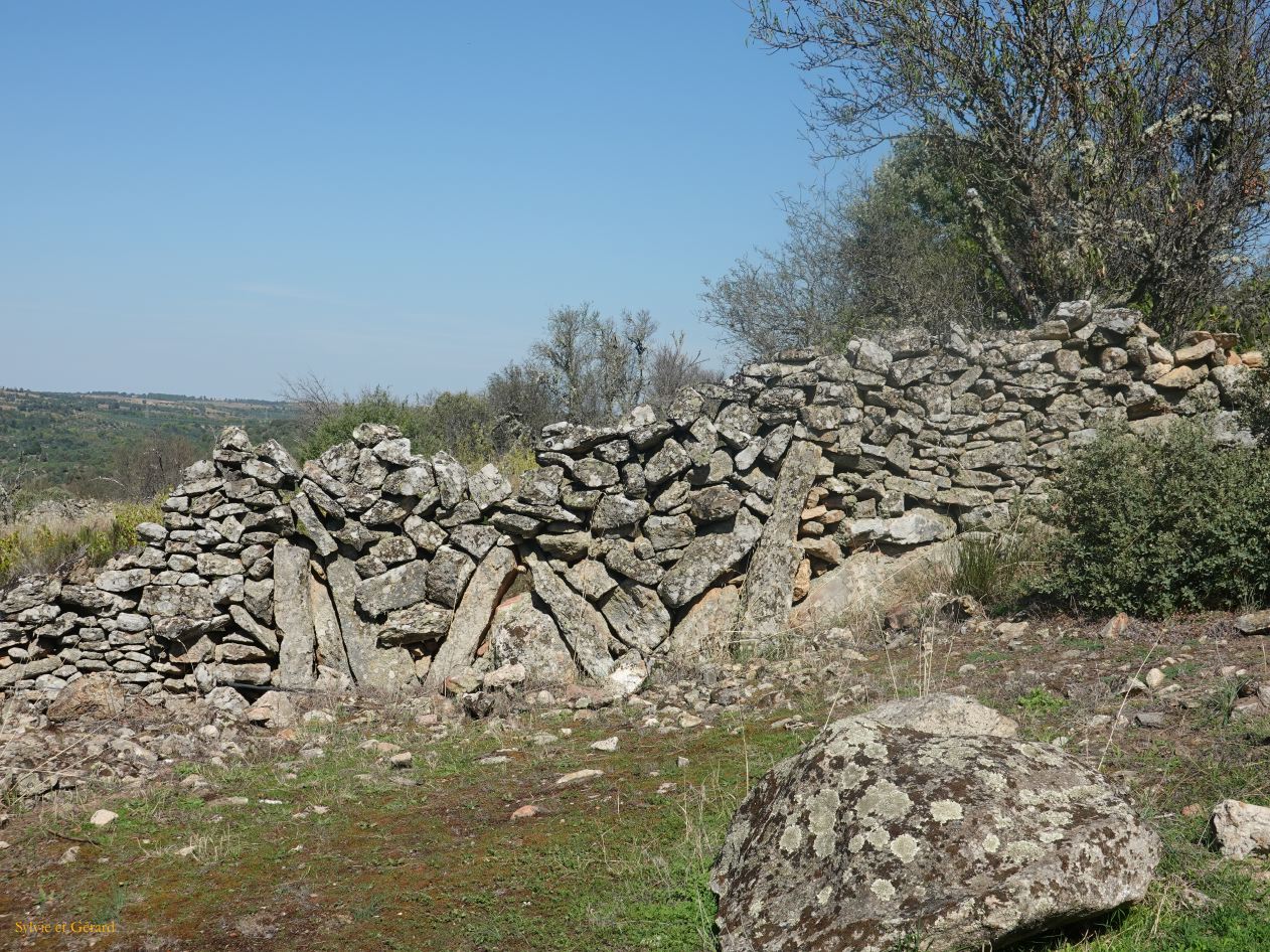 08 Castille et Leon 04 Fariza de Sayago murets 