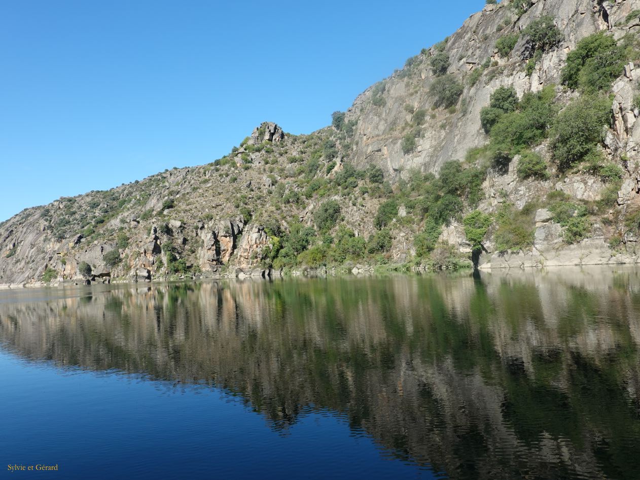 10 Portugal 04 Miranda do Douro croisière dur le fleuve DSC00898