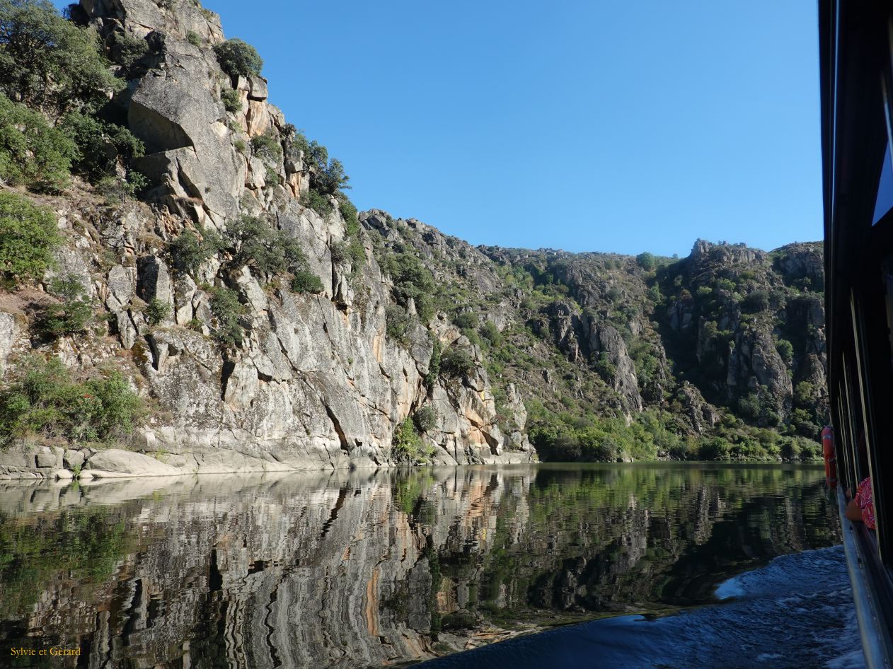10 Portugal 06 Miranda do Douro croisière dur le fleuve DSC00953