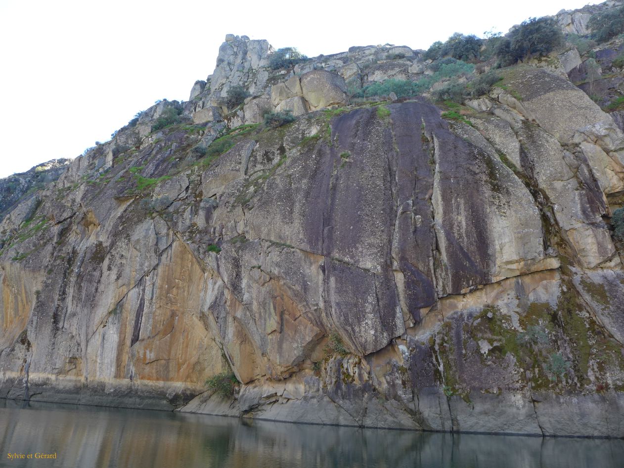10 Portugal 08 Miranda do Douro croisière dur le fleuve P1400514