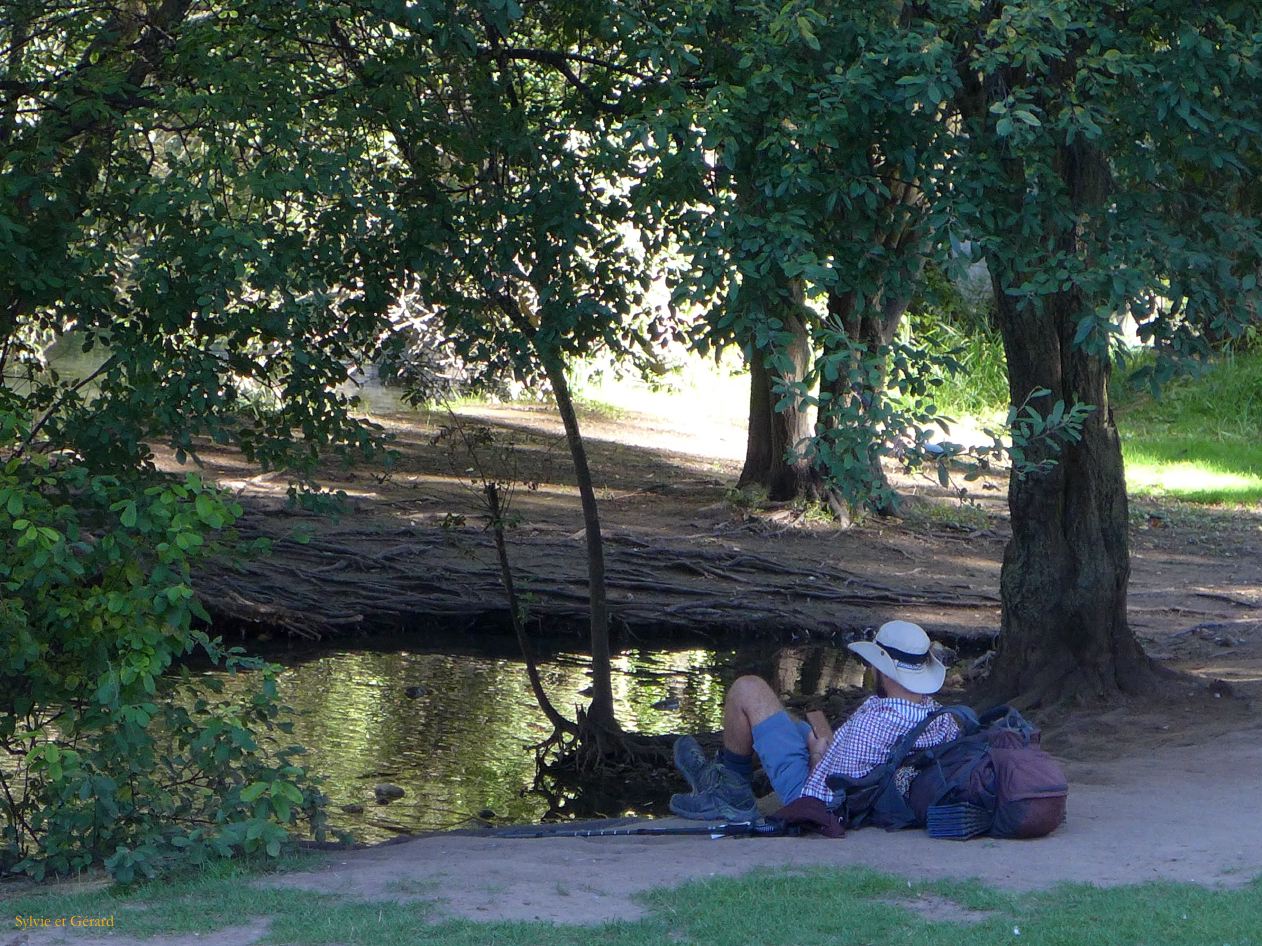 01 Castille et Leon 24 Burgos Rio Arlanzon et paséo de Marceliano P1390976