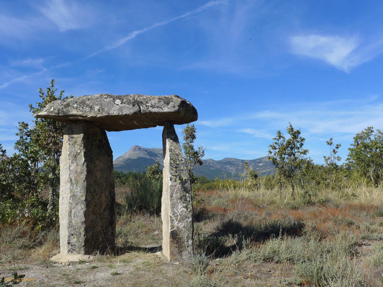15 Castille et Leon 13 San Martin del Castañar menhirs-dolmen et dés P1410534