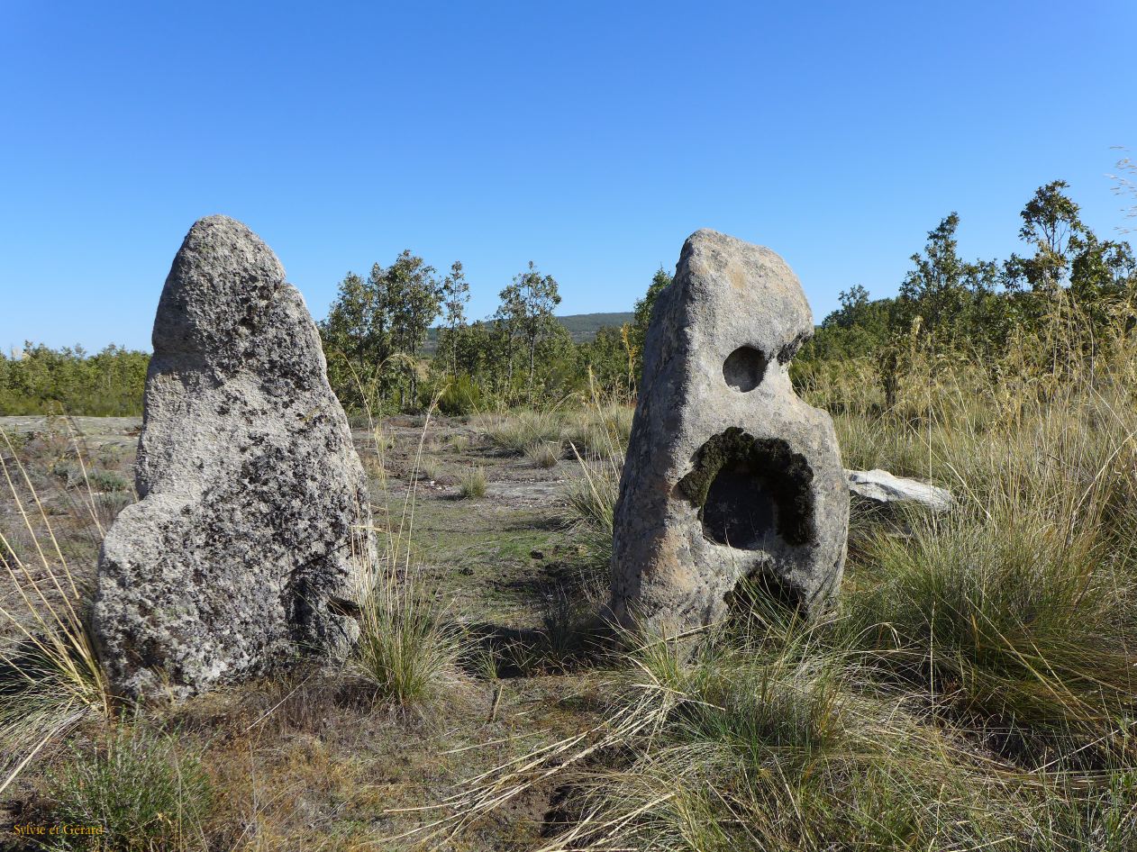 15 Castille et Leon 15 San Martin del Castañar menhirs-dolmen et dés P1410549