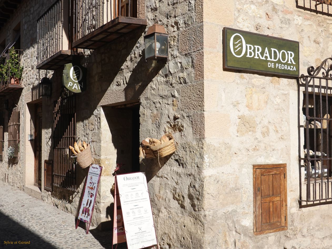 22 Castille et Leon 04 Pedraza dans le village DSC01779