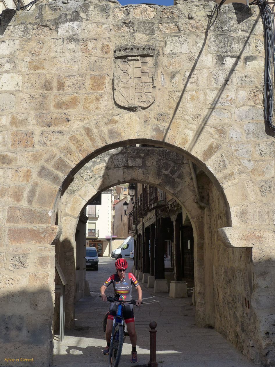 23 Castille et Leon 04 San Esteban de Gormaz dans le village P1420105