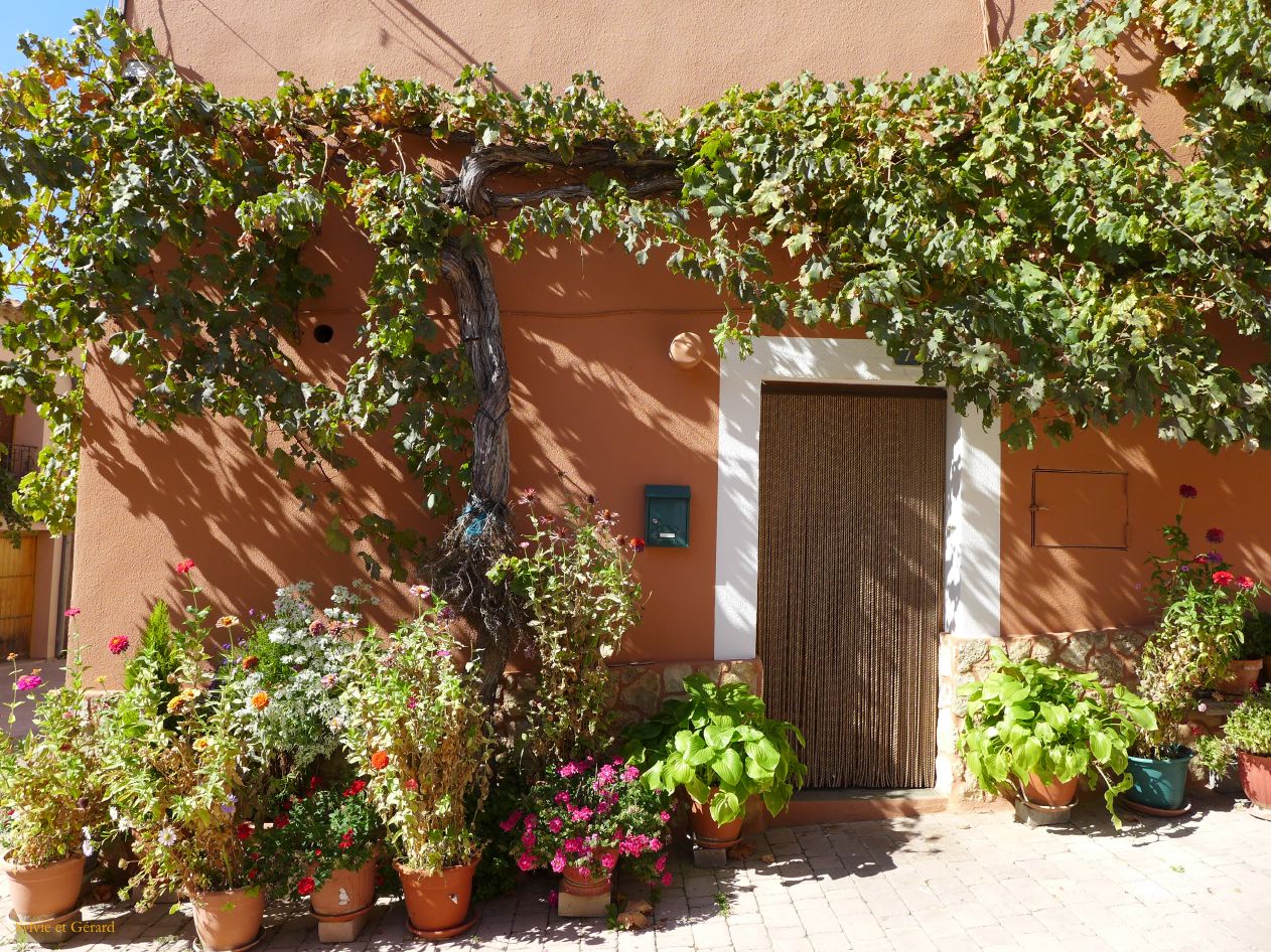 23 Castille et Leon 05 San Esteban de Gormaz dans le village P1420120