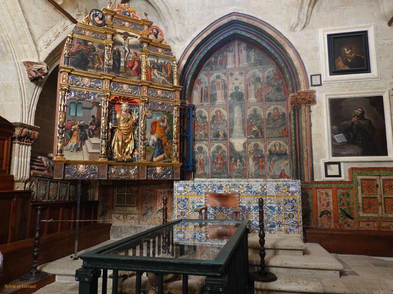 05 Castille et Leon 12 Salamanque Cathédrale Vieja  - le cloître DSC01222