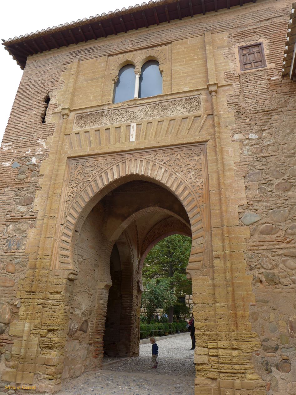 Grenade 31 Alhambra Puerta del Vino 