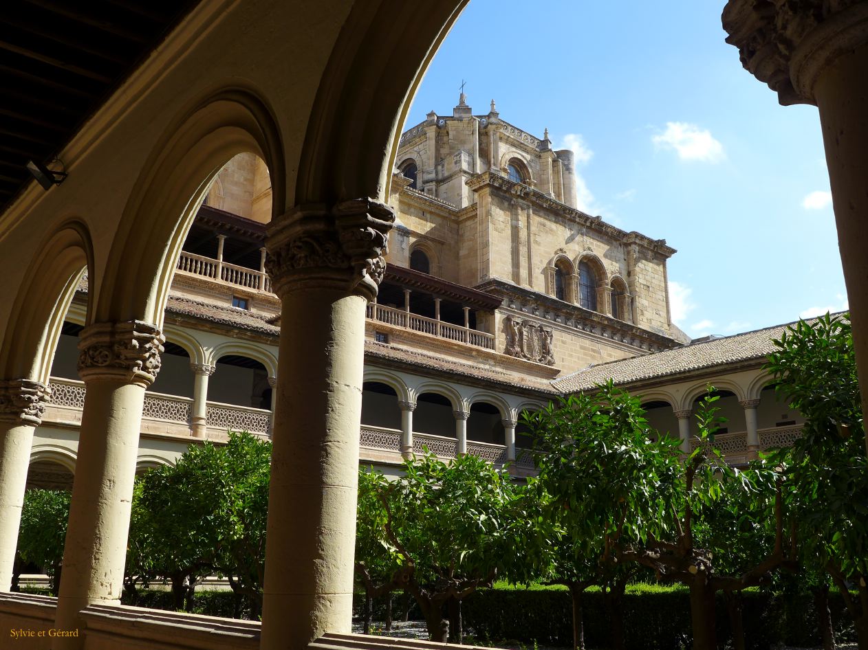 Grenade 35 Monasterio de San Jéronimo le cloître 
