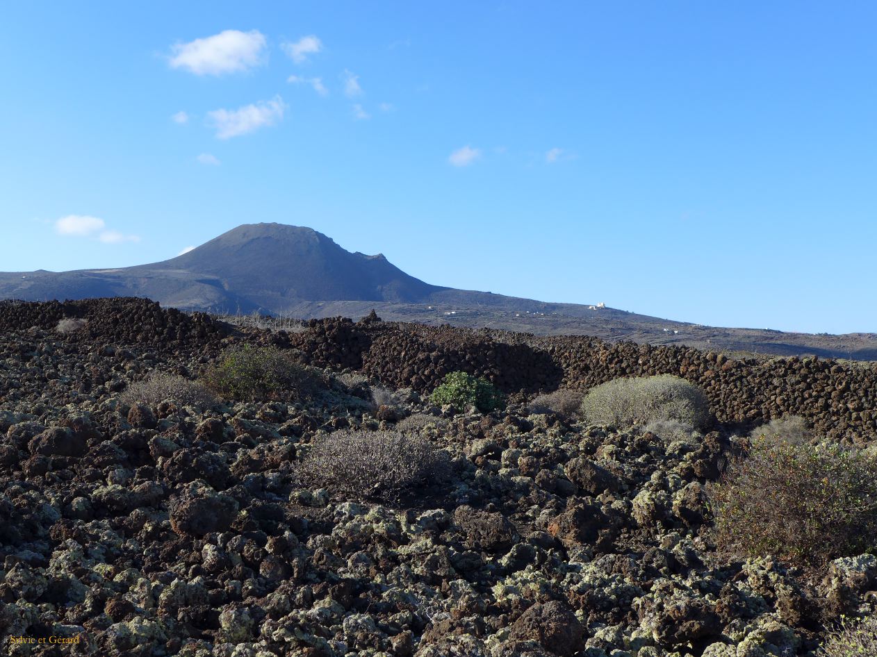 025 Cueva de los Verdes vues sue le Monte Corona  P1290046