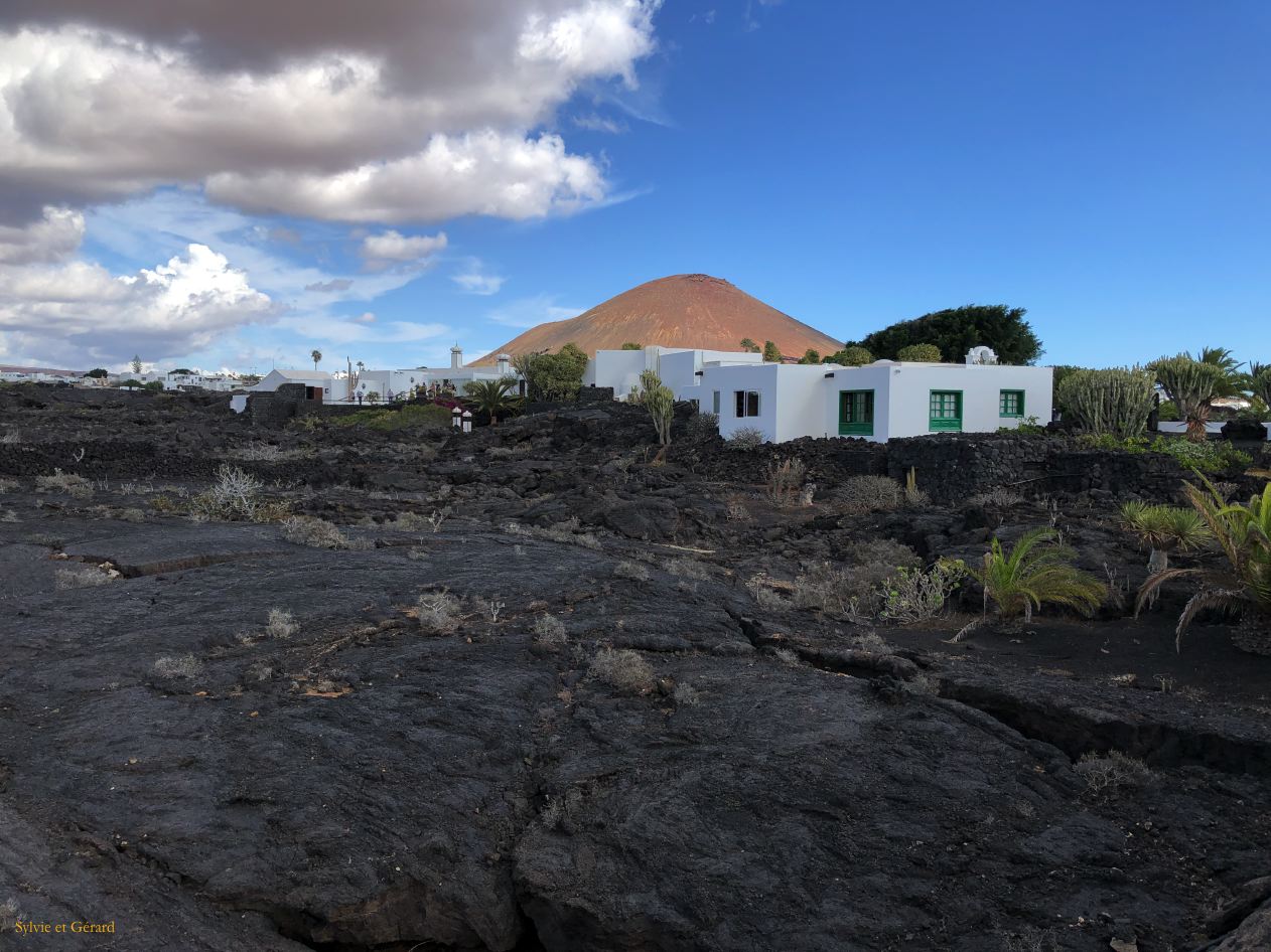 053 Tahiche fondation César Manrique maison dans le champs de lave IMG_7658