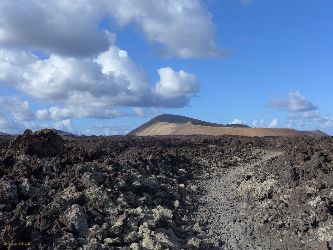064 Caldera Blanca le champs de lave les 2 calderas P1290835