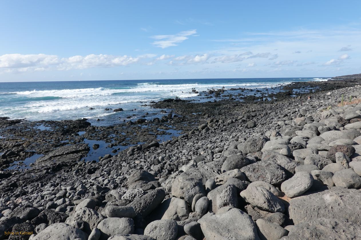 086 El Golfo la plage DSC05390