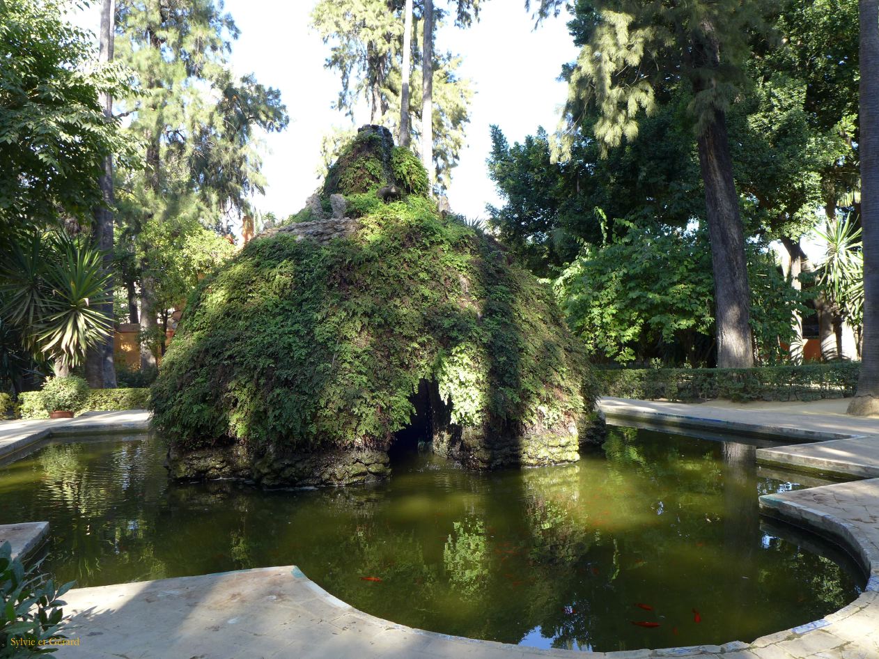 014 Real Alcazar jardin de la cruz 