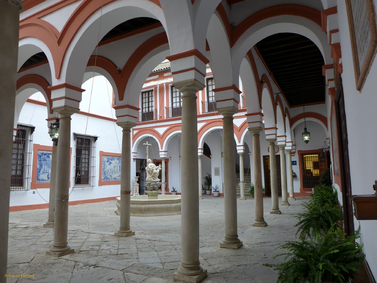 156 Hopital de la Charité le cloître 