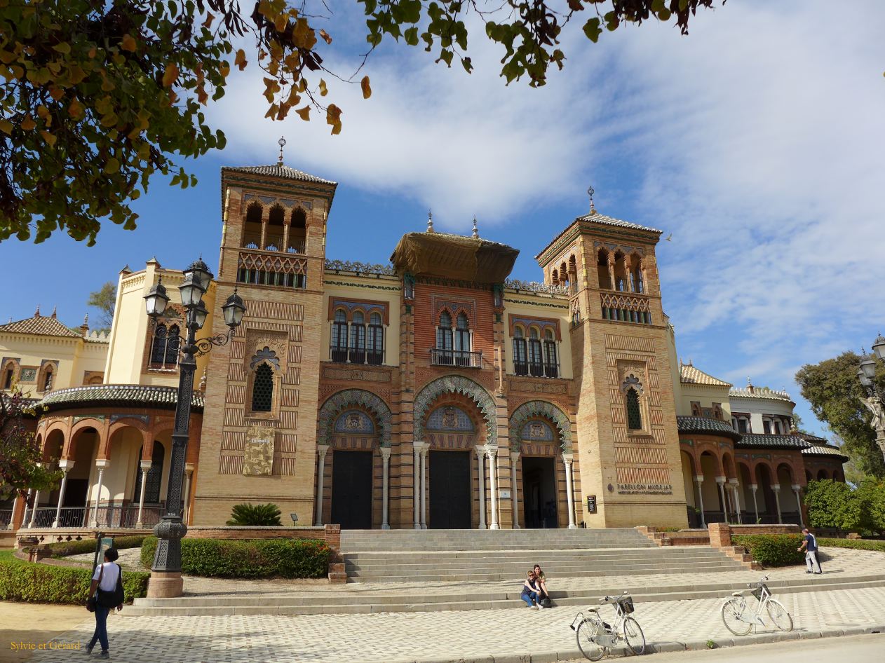 055 Plaza de Espana Museo de Artes y Costumres Populares 