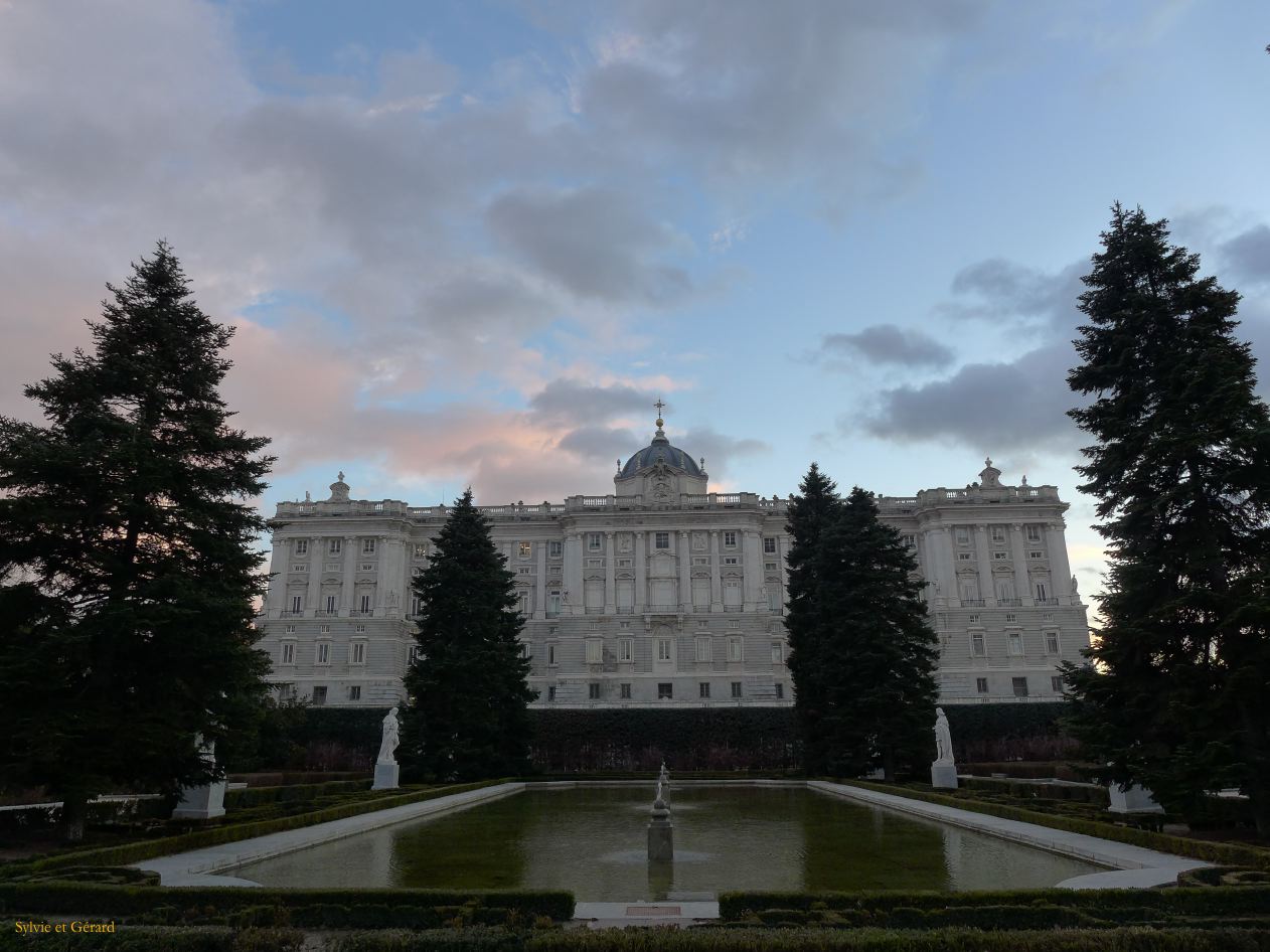 064 Centro Palacio Real y Catedral Almudena