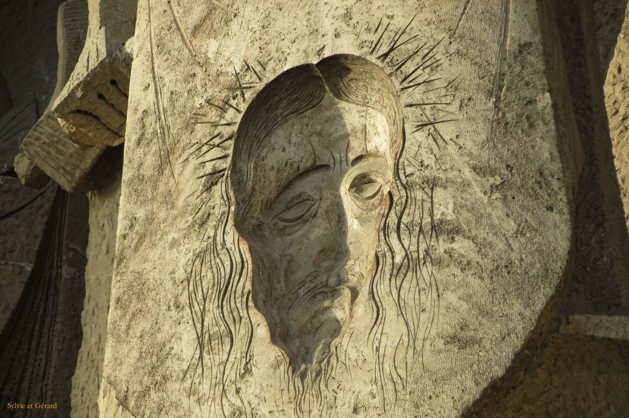 101 Barcelone L'Eixample La Sagrada Familia façade de la passion