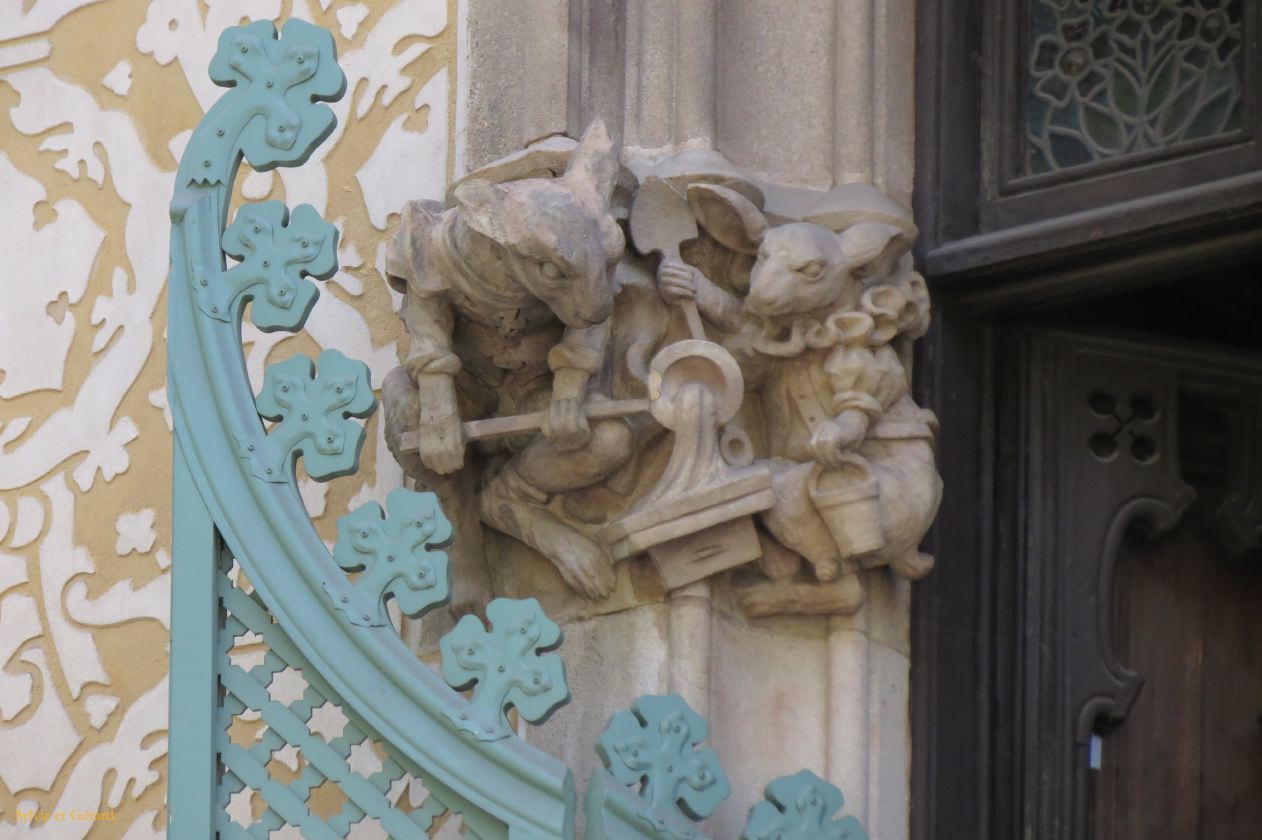 127 Barcelone L'Eixample La Manzana de la Discordia - La Casa Amatller