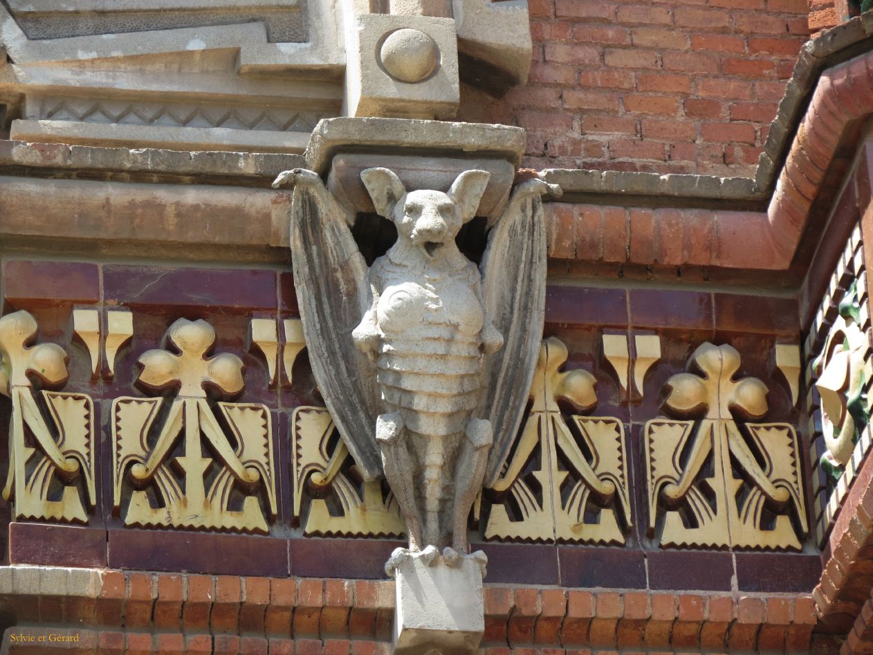 135 Barcelone San Pere l'Arc de triomphe