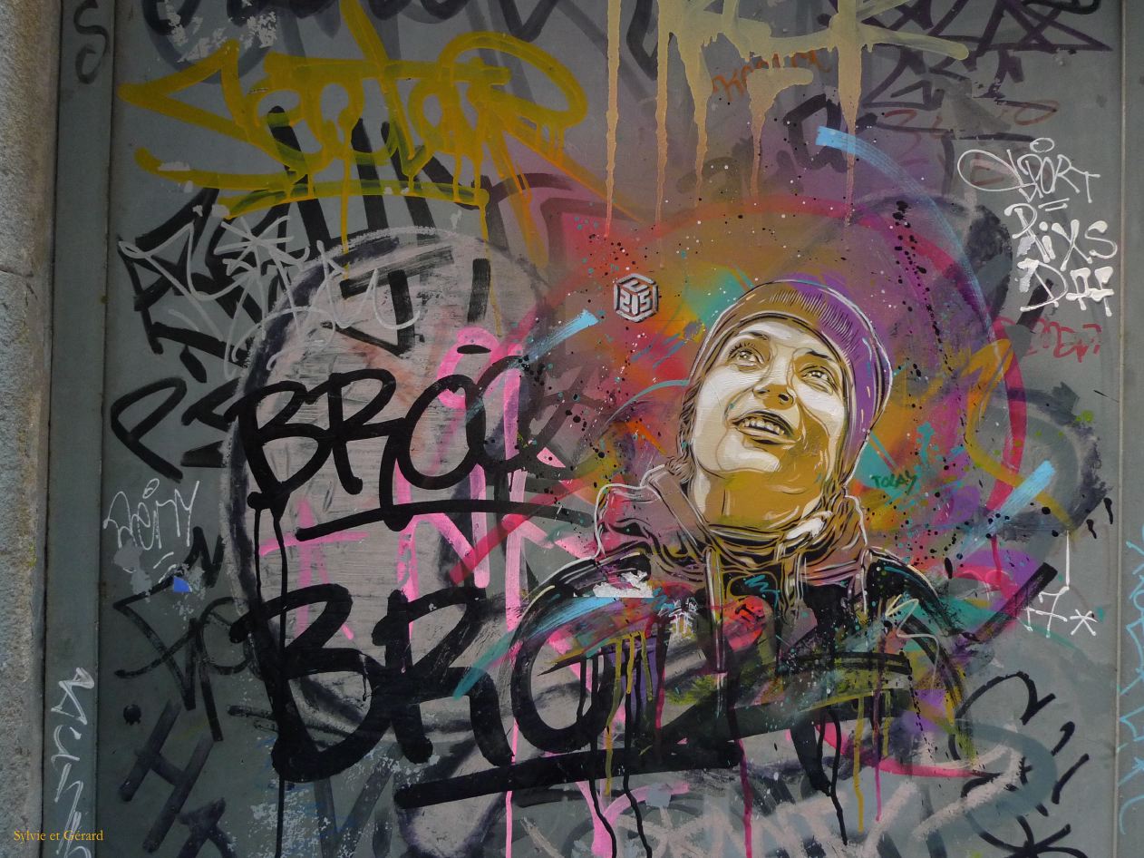 022 Barcelone Barri Gotic tags