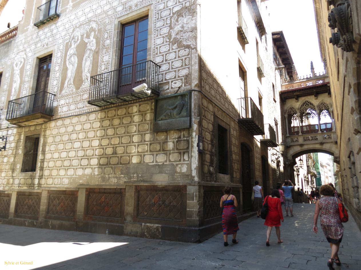 024 Barcelone Barri Gotic Palau de la Generalidat - réplique du Pont des Soupirs de Venise