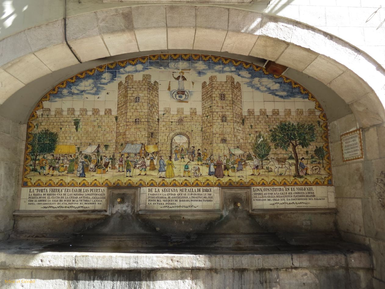 027 Barcelone Barri Gotic au hasard des rues fontaine carrer Portaferissa