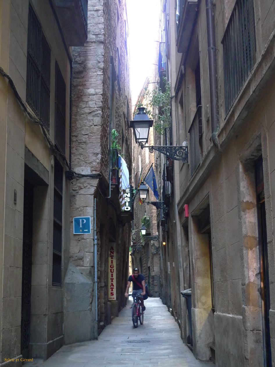 031 Barcelone Barri Gotic au hasard des rues