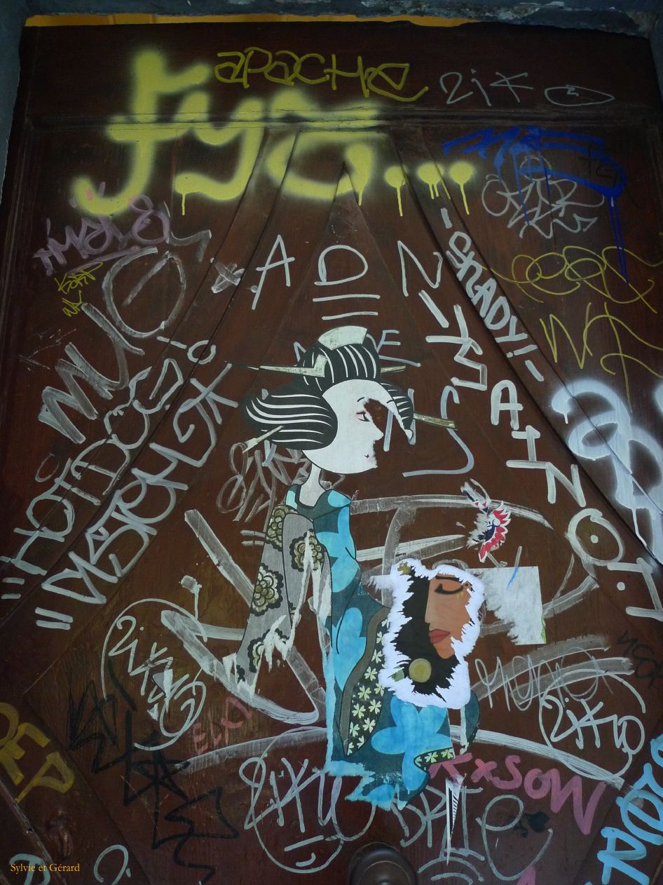 032 Barcelone Barri Gotic tags