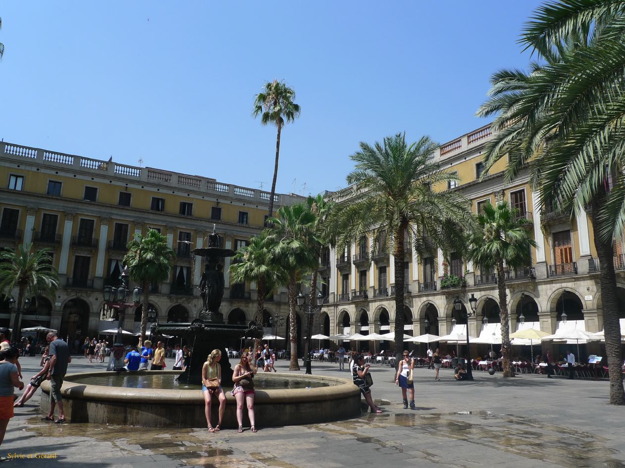 052 Barcelone Barri Gotic plaça Reial