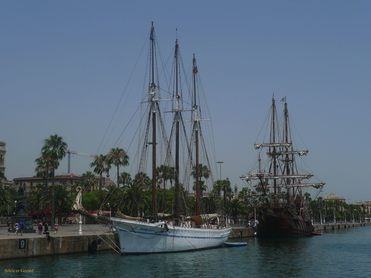063 Barcelone Port Vell Le long du moll