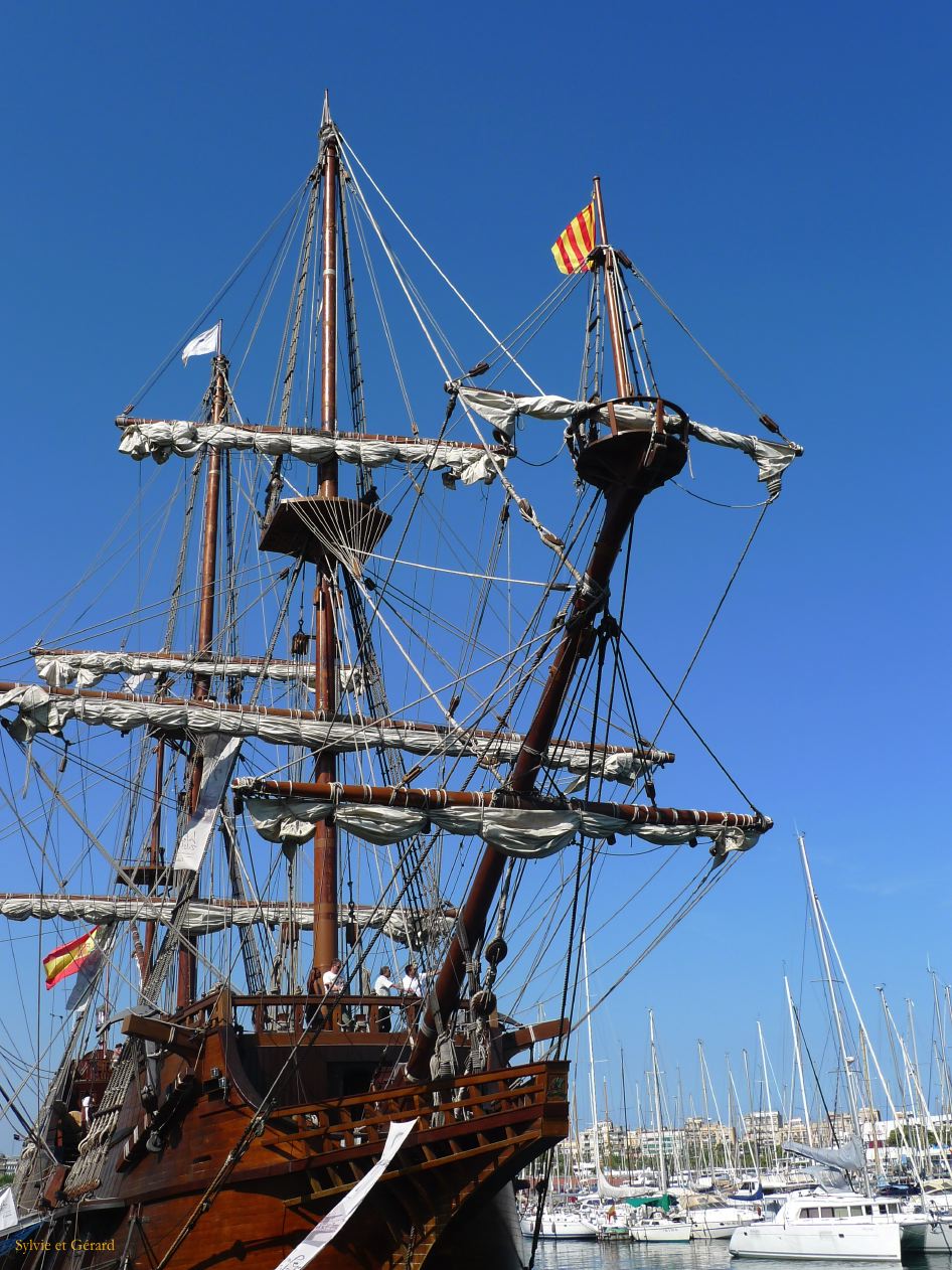 064 Barcelone Port Vell Le long du moll