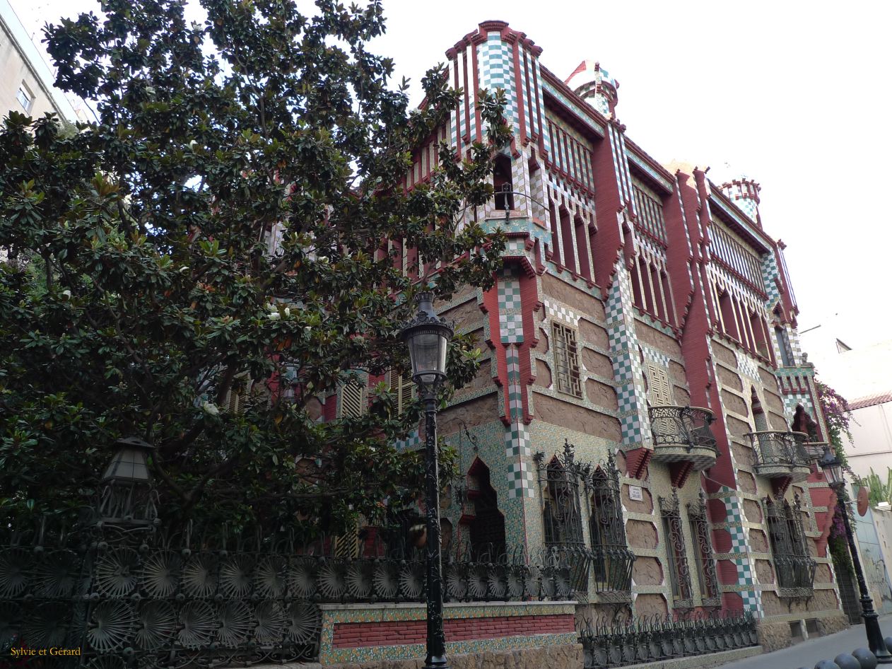 073 Barcelone L'Eixample La Casa Vicens - un des tout premiers projets architecturaux de Gaudi