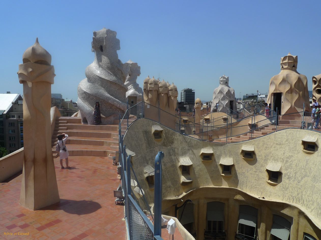 082 Barcelone L'Eixample La Pedrera le toit terrasse