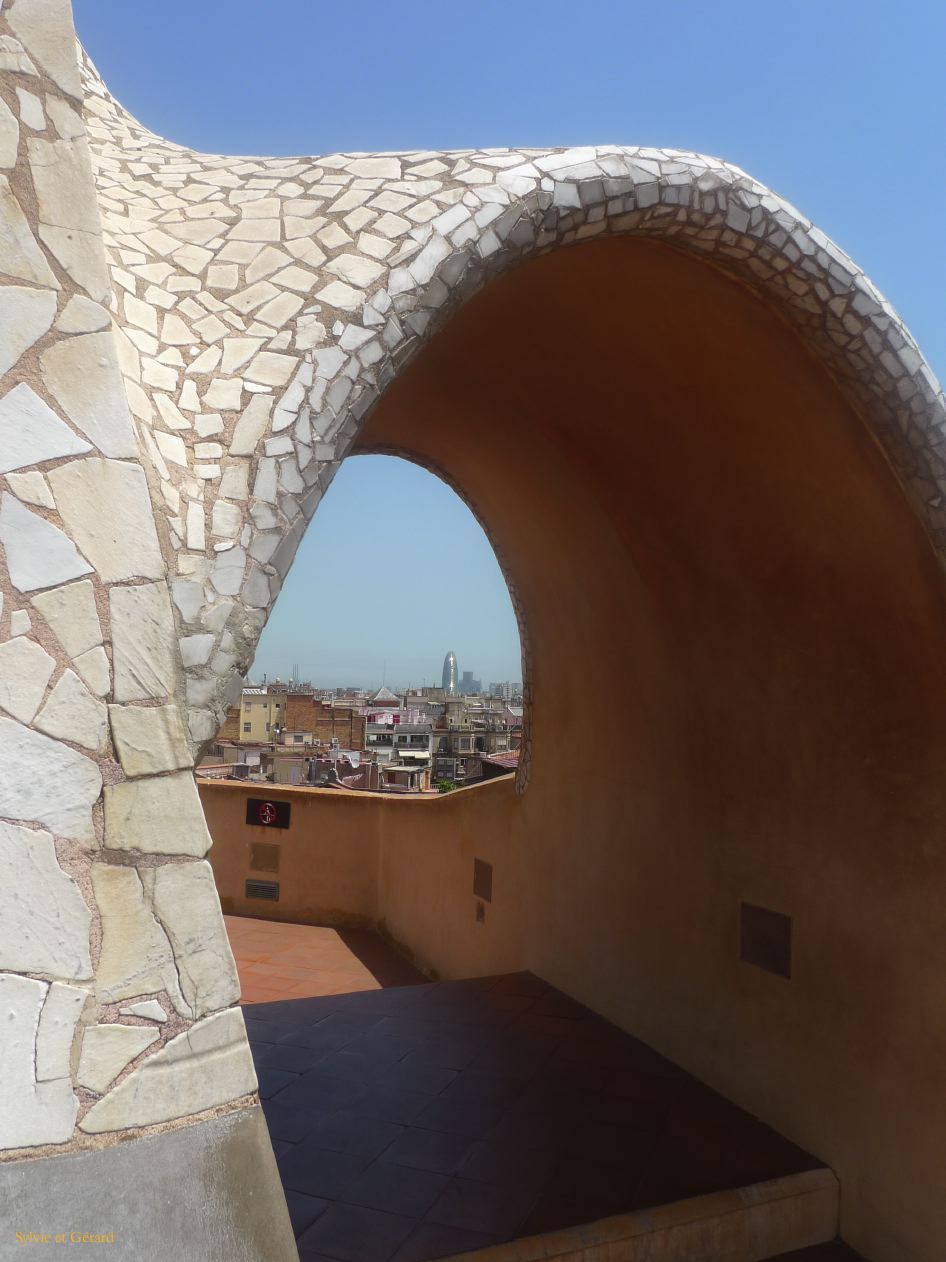 083 Barcelone L'Eixample La Pedrera le toit terrasse